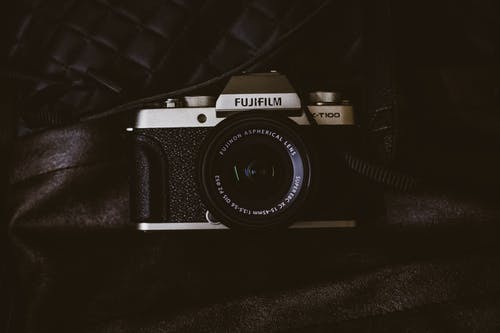 黑色fujifilm黑色傻瓜傻瓜相机 · 免费素材图片