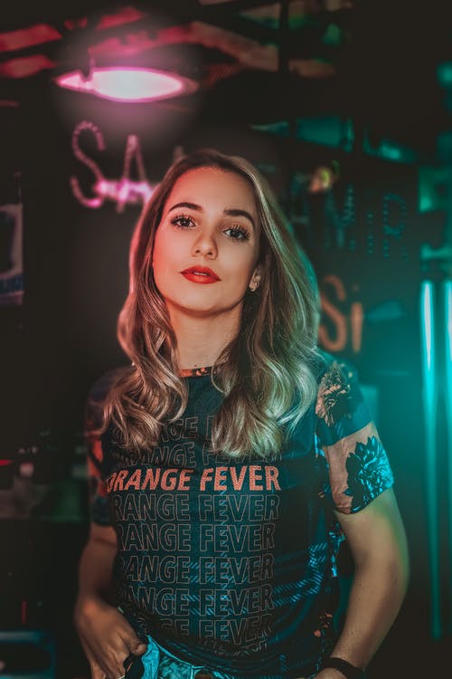 黑色衬衫的女人的照片 · 免费素材图片