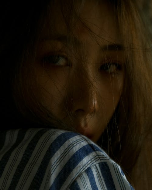 有关人, 垂直拍摄, 女人的免费素材图片