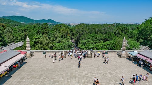 灰色混凝土建筑 · 免费素材图片