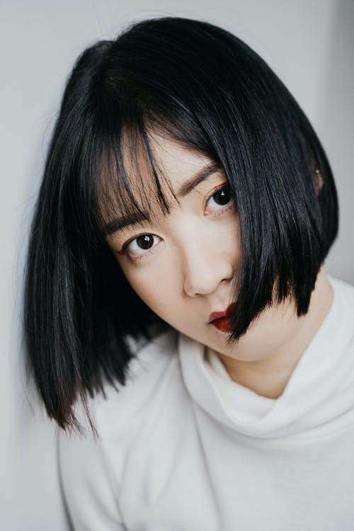 白船员领衬衫的女人 · 免费素材图片