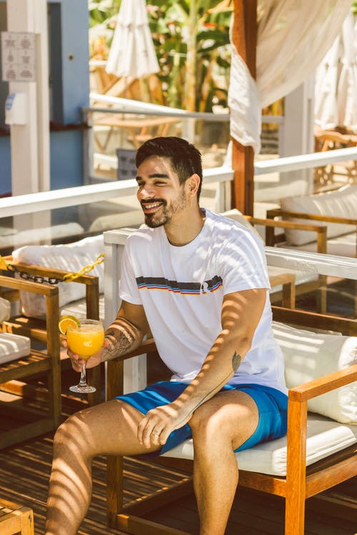 有关t恤, 人, 冷饮的免费素材图片