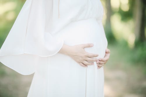 有关女人, 怀孕, 户外的免费素材图片