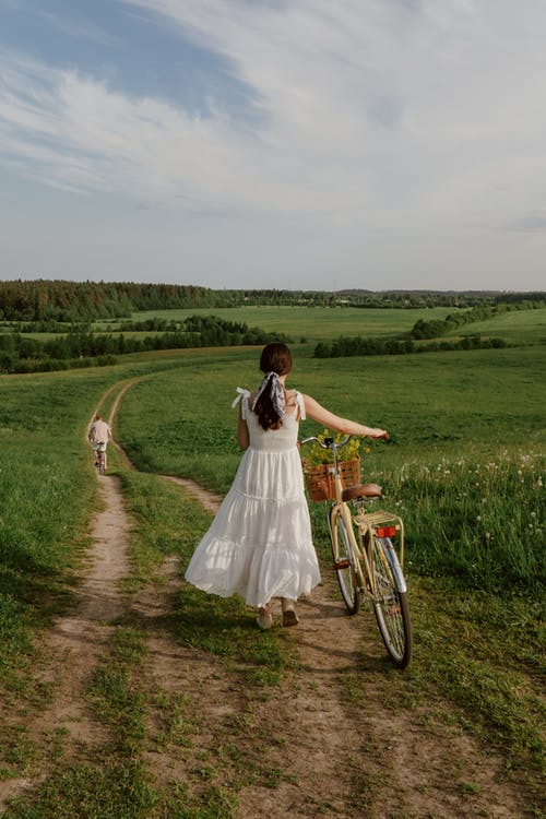 有关地面道路, 垂直拍摄, 女人的免费素材图片