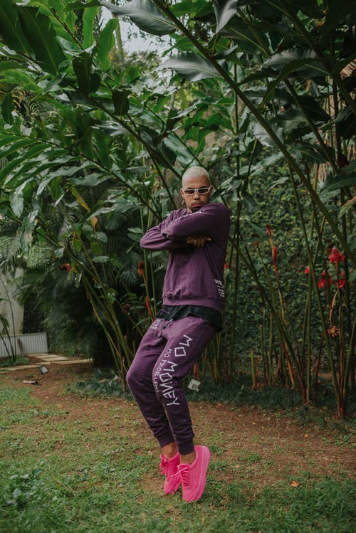 有关人, 休闲服装, 双臂交叉的免费素材图片