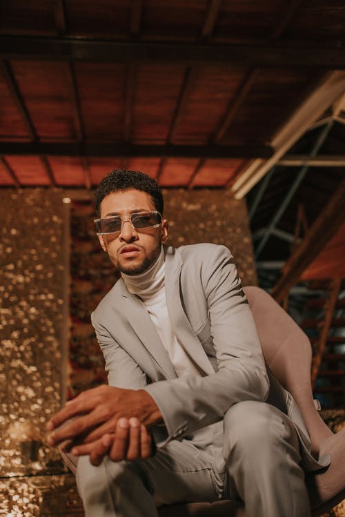 有关低角度视图, 坐, 墨鏡的免费素材图片