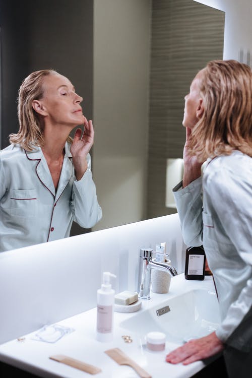 有关Copyspace, 垂直拍摄, 女人的免费素材图片