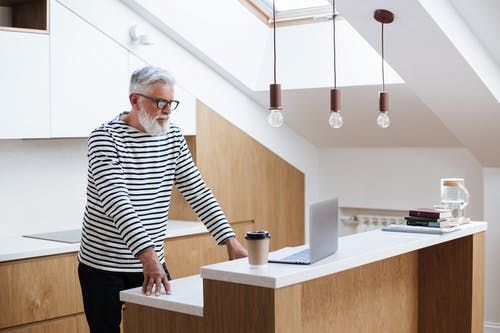 有关有胡子的, 男, 笔记本电脑的免费素材图片