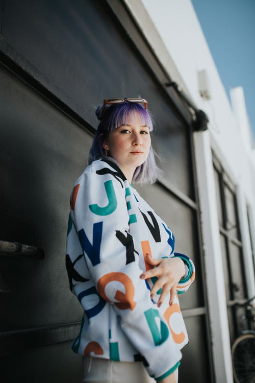 有关休闲服装, 低角度视图, 年轻的女性的免费素材图片