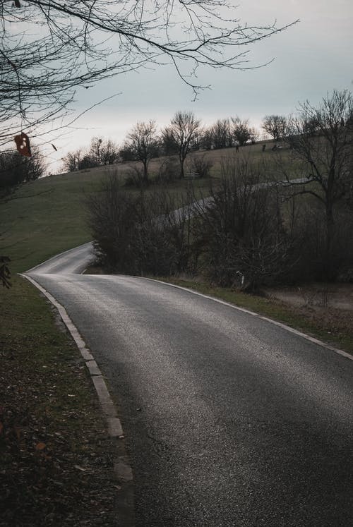 有关垂直拍摄, 山坡, 弯曲的道路的免费素材图片
