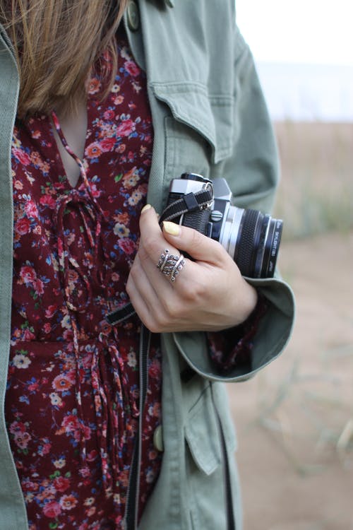 有关垂直拍摄, 戒指, 握住的免费素材图片