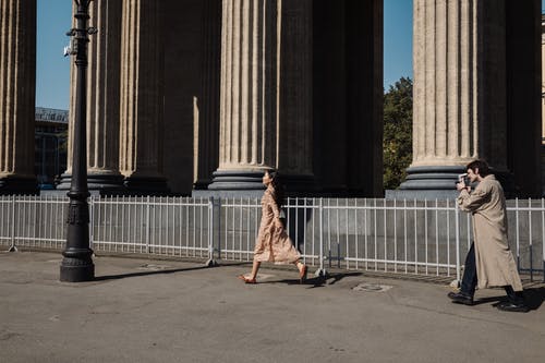 有关一对, 人, 列的免费素材图片