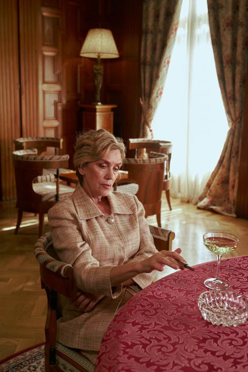 有关一杯酒, 別墅, 坐的免费素材图片