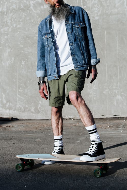 有关t恤, 人, 棒球帽的免费素材图片