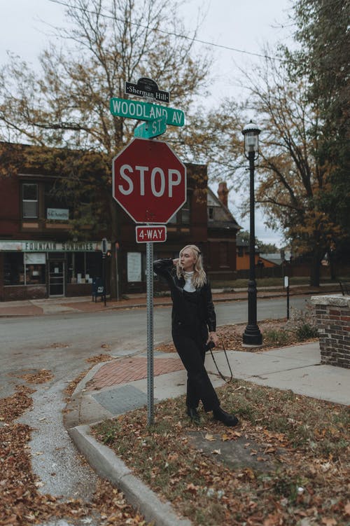 有关倚, 停止标志, 女人的免费素材图片