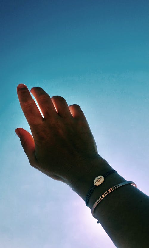 有关手, 藍天, 首飾的免费素材图片