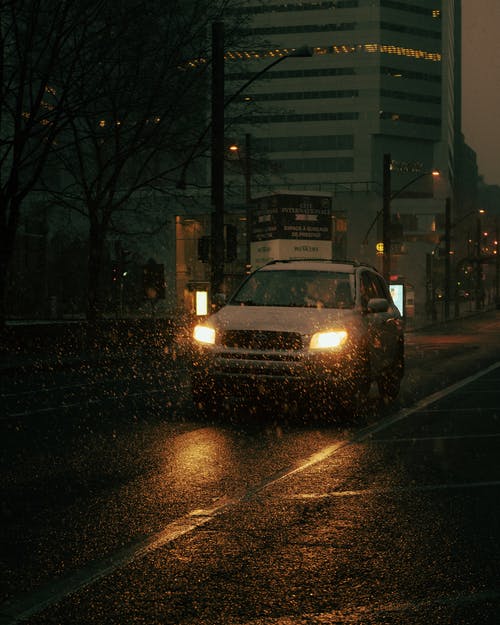 有关下雨, 公路旅行, 城市的免费素材图片