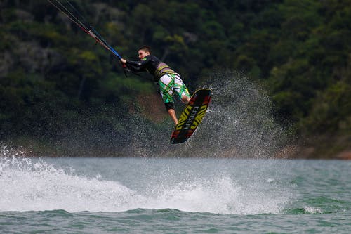 有关wakeboarder, 人, 娛樂的免费素材图片