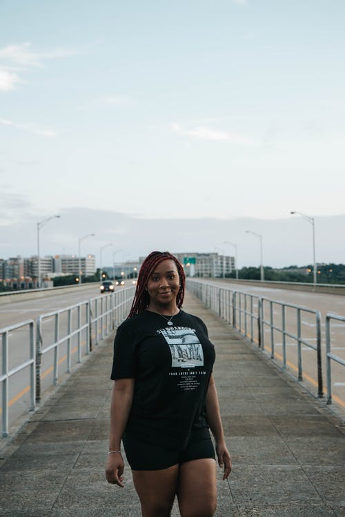 有关垂直拍摄, 女人, 戶外的免费素材图片