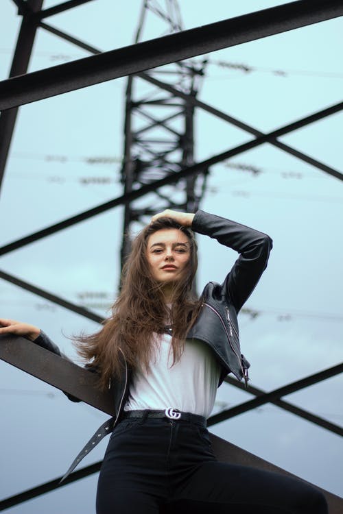 有关低角度拍攝, 傳輸塔, 垂直拍摄的免费素材图片