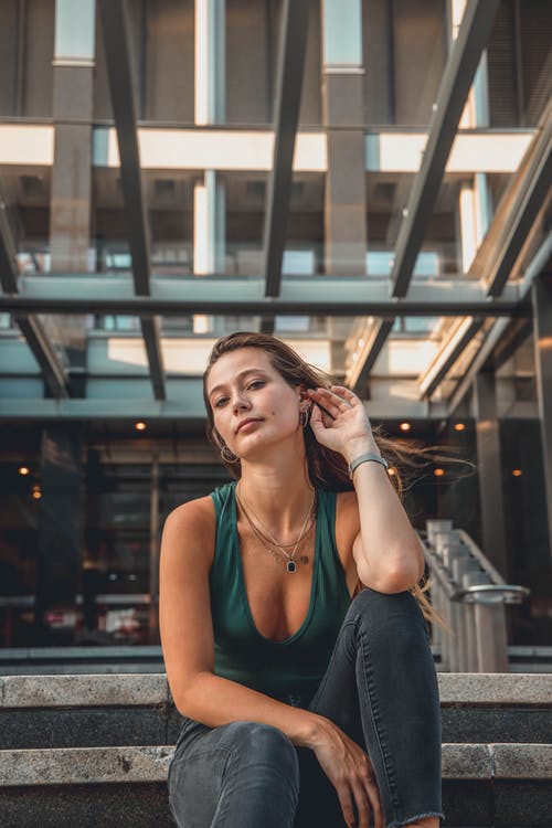 有关坐, 垂直拍摄, 夏天的免费素材图片