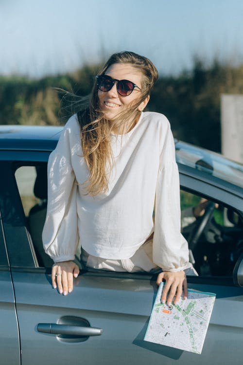 有关地圖, 垂直拍摄, 墨鏡的免费素材图片