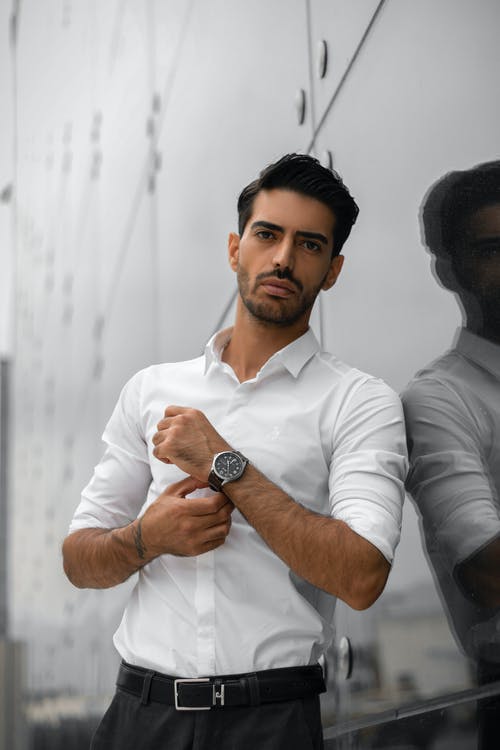 有关人, 倚, 嚴肅的免费素材图片