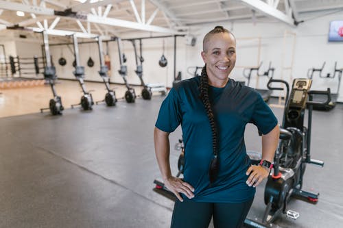 有关健身房, 圆领t恤, 女人的免费素材图片