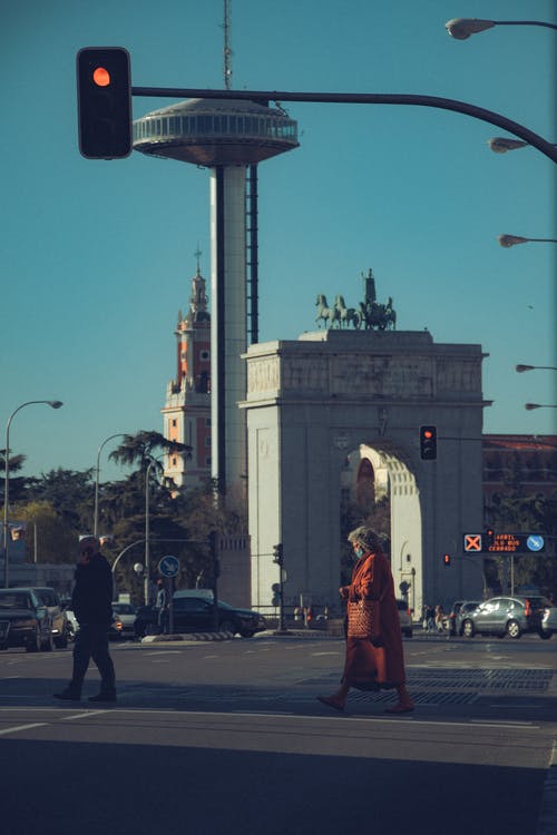 有关垂直拍摄, 市中心, 穿越的免费素材图片