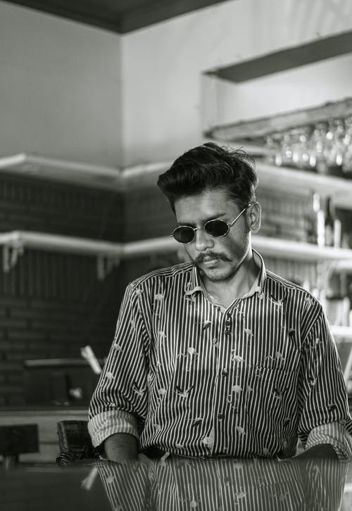 有关人, 垂直拍摄, 墨鏡的免费素材图片