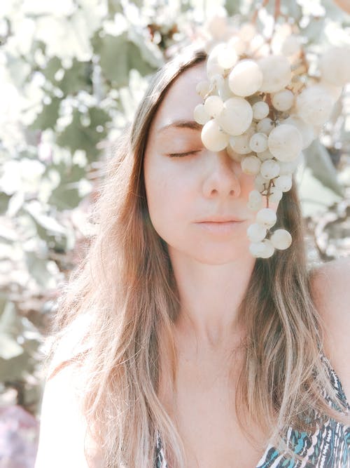 有关垂直拍摄, 女人, 小可愛的免费素材图片