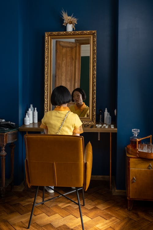 有关休闲服装, 單人沙發, 坐的免费素材图片