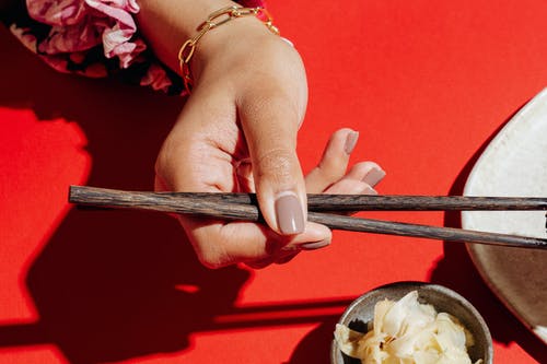 有关修剪指甲, 手, 手鍊的免费素材图片