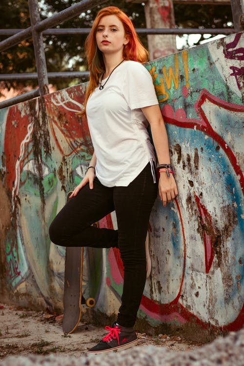 有关倚, 垂直拍摄, 塗鴉的免费素材图片