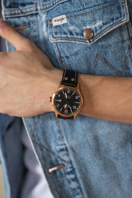 有关垂直拍摄, 手錶, 特写的免费素材图片