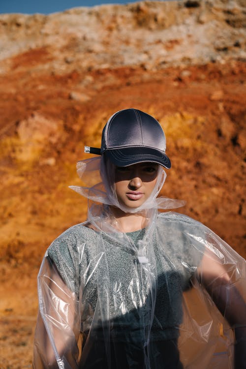 有关垂直拍摄, 女人, 帽子的免费素材图片