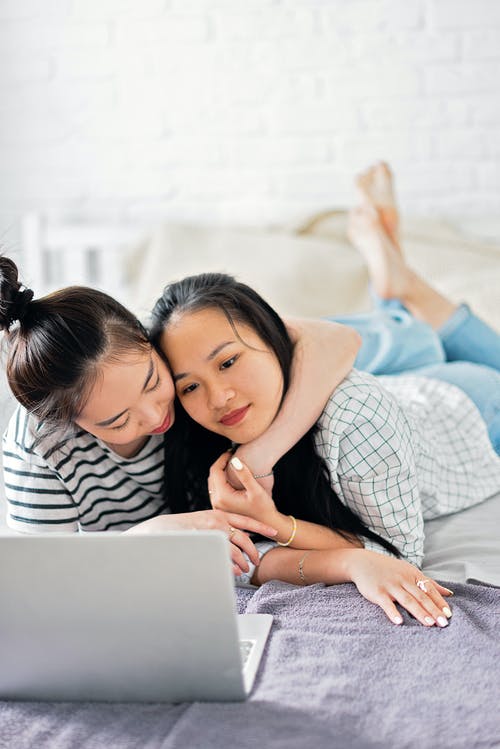 有关一對, 卧室背景, 垂直拍摄的免费素材图片