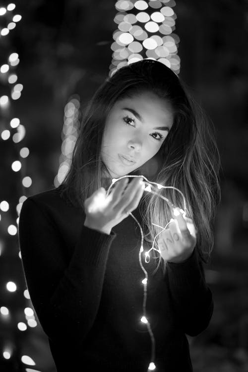 有关咖啡色頭髮的女人, 單色, 灯串的免费素材图片