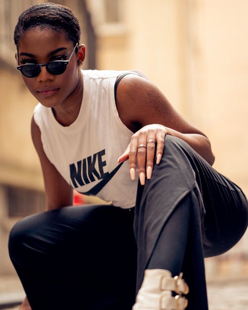 有关人, 垂直拍摄, 墨鏡的免费素材图片