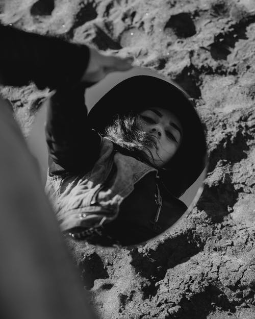 有关反射, 單色, 垂直拍摄的免费素材图片