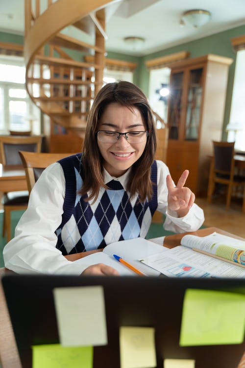 有关圖書, 圖書館, 坐下的免费素材图片