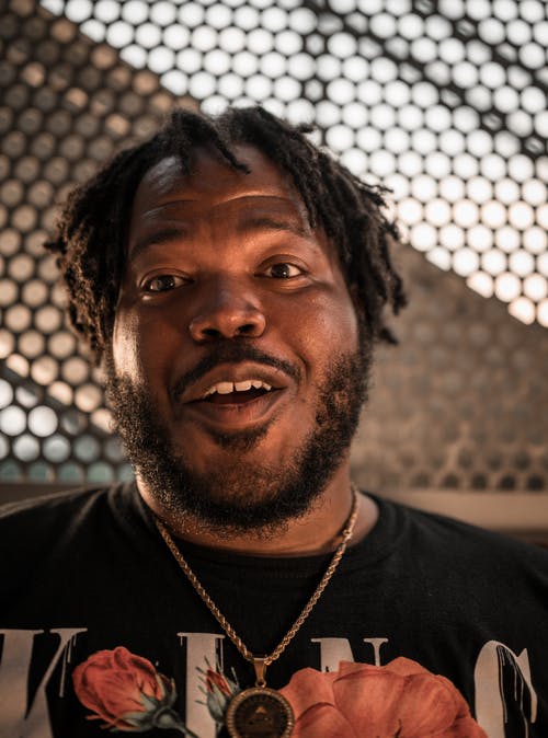 有关人, 垂直拍摄, 微笑的免费素材图片