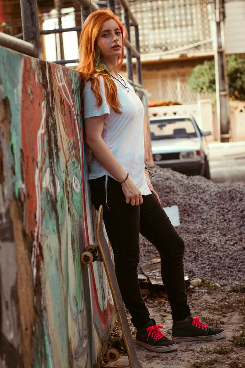 有关倚, 垂直拍摄, 塗鴉的免费素材图片