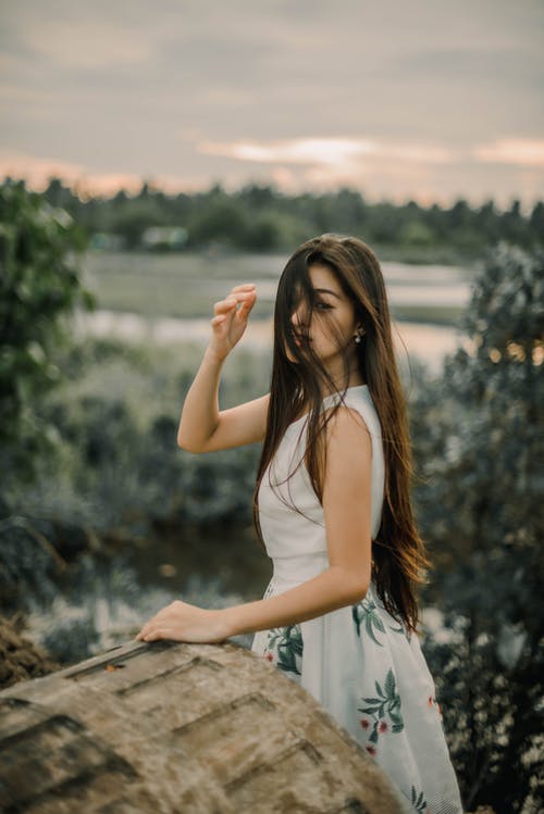 有关垂直拍摄, 女人, 戶外的免费素材图片