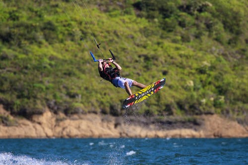 有关wakeboarder, 人, 娛樂的免费素材图片