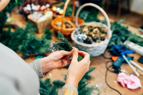 有关“花环”, 手, 握住的免费素材图片