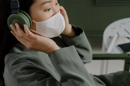 有关傾聽, 垂直拍摄, 特写的免费素材图片