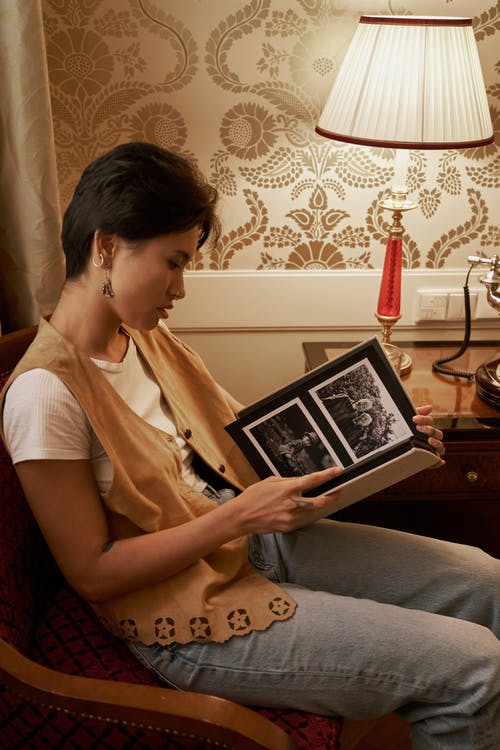 有关坐, 女人, 復古的免费素材图片