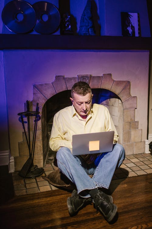 有关人, 在家, 坐的免费素材图片