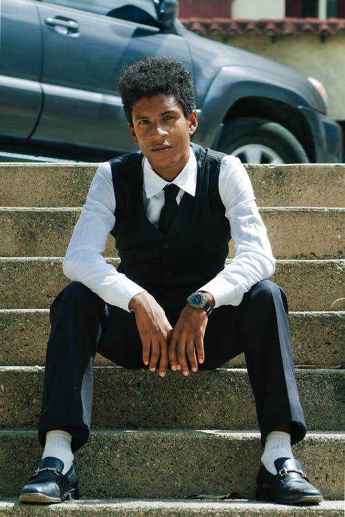 有关人, 坐, 垂直拍摄的免费素材图片